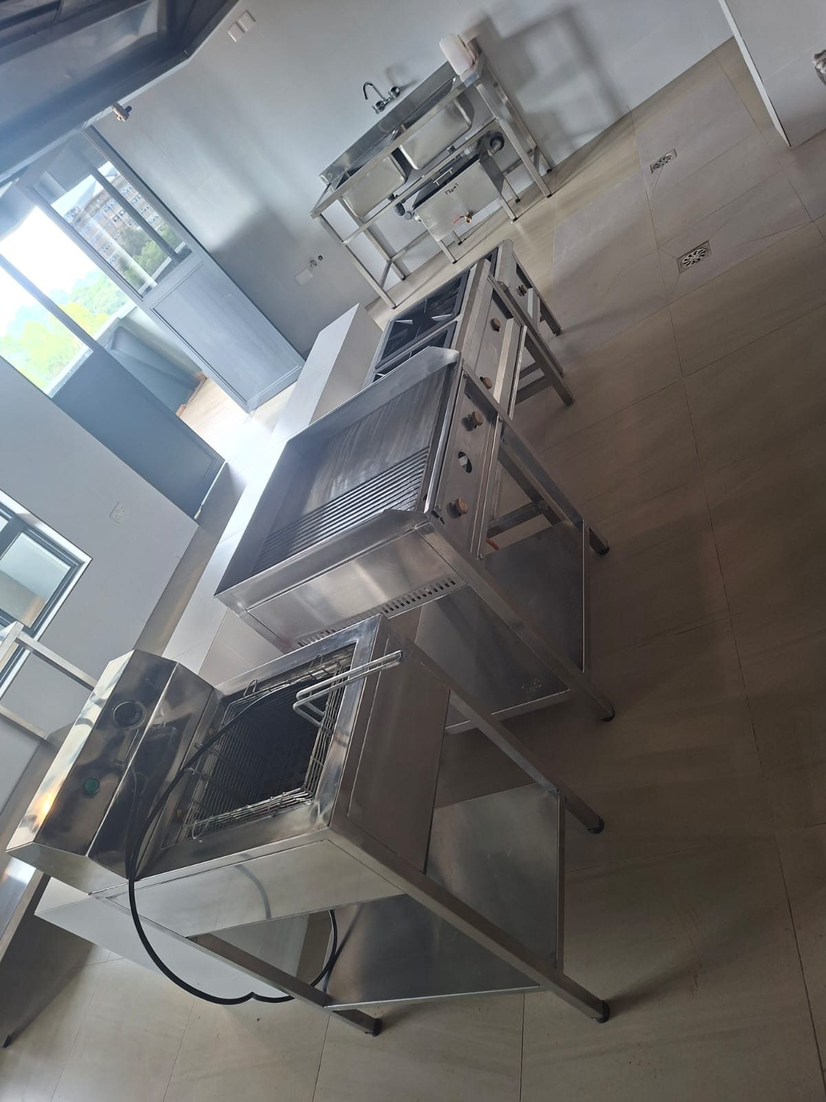 Commercial deep fryer